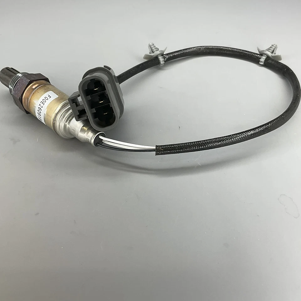 For Infiniti I30 Q45 QX4 Nissan Pathfinder OE GENUINE F00E260919 Oxygen Sensor - Image 1 of 4