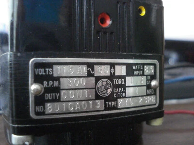 Motor eléctrico Bodine KYC-23RB 115VAC / 300 RPM / CONT. / 8,5 W / 1,3 oz. Torq Foto 1 de 4