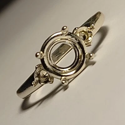 PRE-NOTCHED 8MM ROUND RING 3MM RD ACCENTS .925 STERLING CR332SS - Image 1 of 4