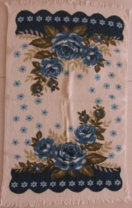 Handtuch mit Rosen und Fransen - unbenutzt - Bild 1 von 3
