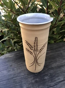 10 Inches Tall Beautiful Studio Pottery Vase In Excellent Condition, Signed - Picture 1 of 12