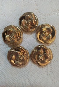 5 Lovely Gold Flower Plastic Shank Buttons. Approx - 25mm - Picture 1 of 4