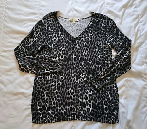 Michael Kors Leopard Print Top Sweater Womens Medium Black White V-Neck MICHAEL - Picture 1 of 12