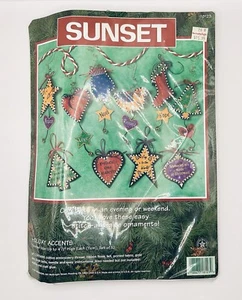 SUNSET DESIGNS HOLIDAY ACCENTS SET OF 10 STITCH & GLUE ORNAMENTS 1997 NOS - Bild 1 von 4