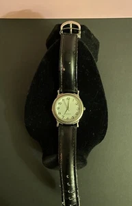 Quarz Armbanduhr - ungeprüft und braucht neues Band - Bild 1 von 4