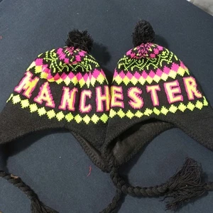 12 x Manchester Bobble Hat Beanie Hat Multicoloured Knit, bulk buy - Picture 1 of 8