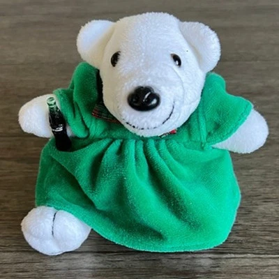 Coca-Cola Eisbär mit grünem Kleid und Weihnachtsschal Plüsch - Bild 1 von 4