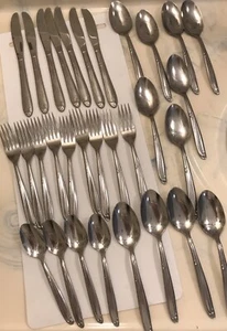 31 Pieces Oneida Simeon L & George H Rogers Co Stainless “Paramount”Vintage - Picture 1 of 12