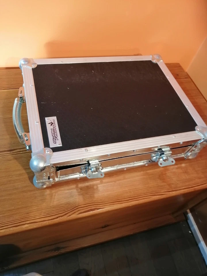 Swan Flight Case. - Image 1 of 4
