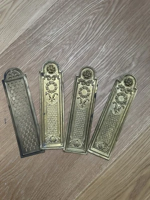 Lot 4 anciennes plaques de propreté de porte bronze ou laiton - Photo 1/4
