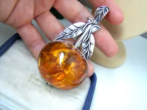 GORGEOUS HUGE MODERNIST SOLID STERLING SILVER LARGE AMBER APPLE PENDANT NO CHAIN - Picture 1 of 10