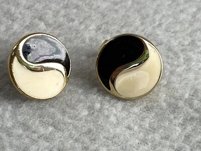 Pendientes Avon Yin Yang Esmalte Blanco y Negro Tono Dorado Clip 5/8" Redondos Foto 1 de 4