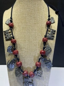 "Collar de cuentas vintage con dije de gatos y corazones - tono plata - cordón ajustable de 36""" - Imagen 1 de 12