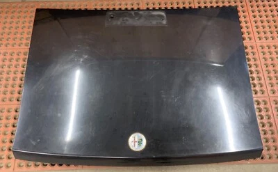 Alfa Romeo Spider S4 • Tapa maletero original con emblema, negro. Usado. AR5409 Foto 1 de 4