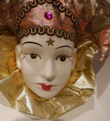 Máscara colgante de pared rellena cara porcelana arlequín Mardi-Gras vintage 10" x 9" Foto 1 de 4