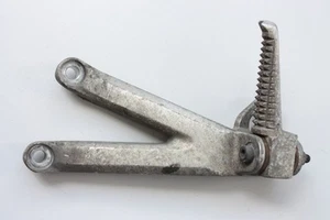1999 YAMAHA YZF R6 REAR RIGHT LEFT FOOTREST HANGER - Picture 1 of 5