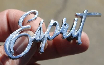 (Uno) Emblema guardabarros delantero Pontiac Firebird Esprit OEM GM 1970-1975 9828627 Foto 1 de 4