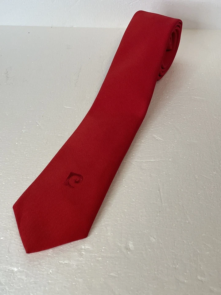 Corbata roja vintage de seda Pierre Cardin con logotipo grande 54” largo 3” ancho 80/20. Foto 1 de 4
