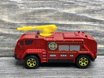 Camión cisterna de bomberos del aeropuerto Mattel Matchbox 2003 modelo fundido a presión Foto 1 de 4