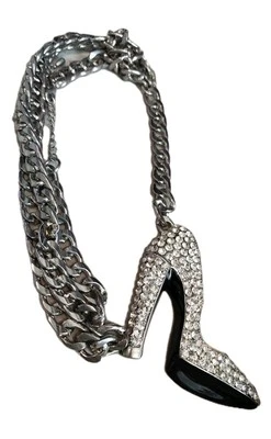 Enorme collar de diamantes de imitación de zapato de tacón alto tono plateado pesado de colección muy raro 24" Foto 1 de 4
