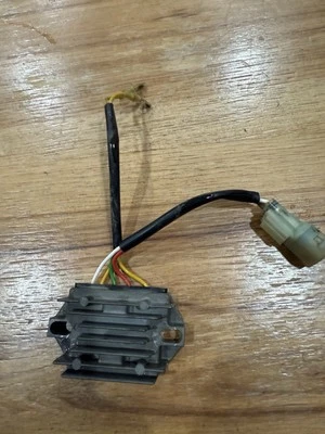 77211034000 Nuevo regulador de voltaje rectificador adecuado para KTM 250 350 450 SXF XCF Foto 1 de 3