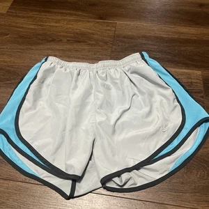 Nike Dri Fit pantaloncino sportivo Large grigio teal e blu - Foto 1 di 3