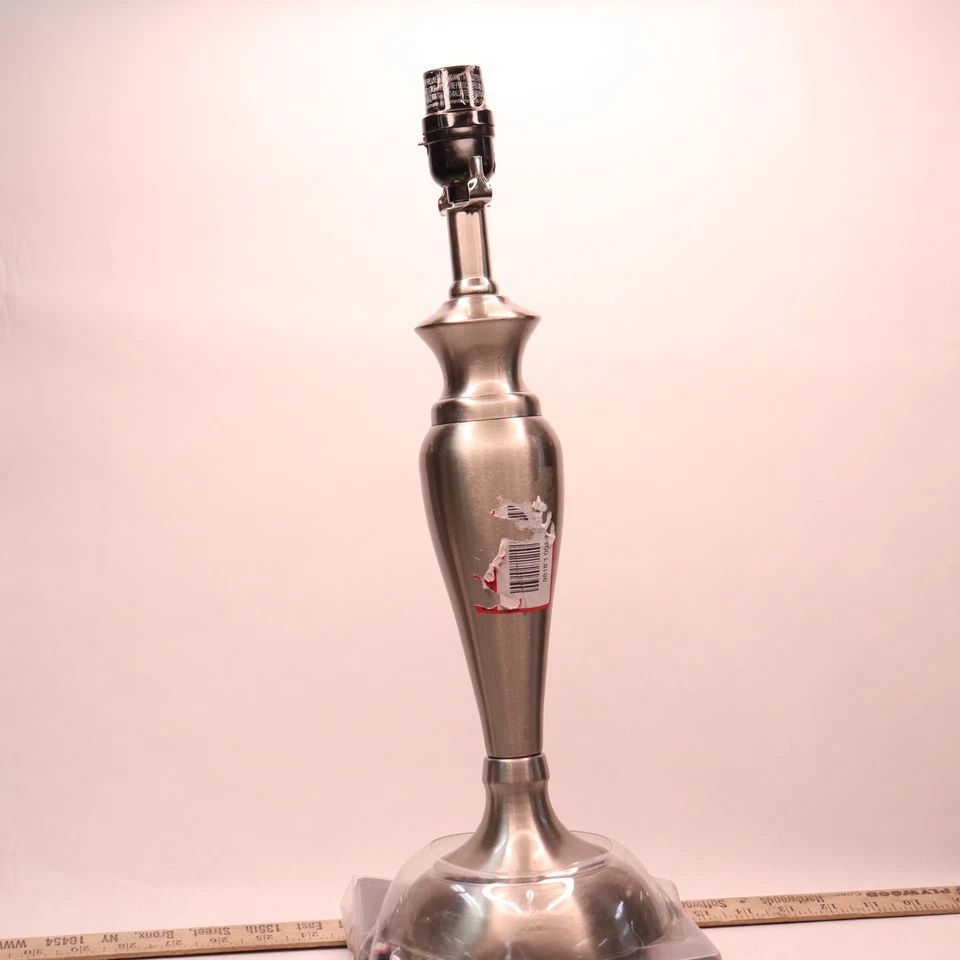 Base de lámpara de mesa Hampton Bay Mix & Match níquel cepillado 18,5" H - Residuo de pegatina Foto 1 de 4