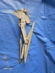 98 99 00 01 02 TOYOTA COROLLA R. FRT WINDOW REGULATOR MANUAL 154903 - Picture 1 of 2