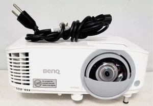*PUNTO SOMBRA A LA IZQUIERDA* PROYECTOR BENQ MW826ST 3400 LÚMENES TIRO CORTO + LÁMPARA 2975h - Imagen 1 de 5