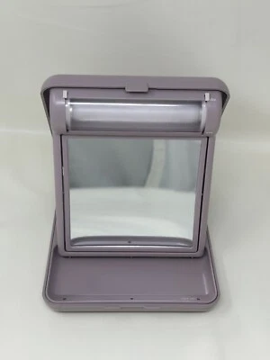 Espejo de maquillaje iluminado Clairol Pretty Looks Anywhere púrpura de viaje funciona de colección Foto 1 de 4
