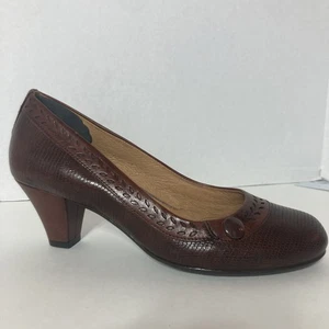 Nurture Women’s 8M Brown Snake Low Heel Pump Comfort Padded Sole Cutout Button - Picture 1 of 13