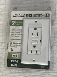 NUEVO Chicago 15 Amp GFCI Toma de corriente con LED Blanco 120 Voltios 2 Salida de tres clavijas Nuevo en caja - Imagen 1 de 2