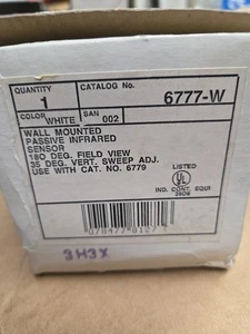 Leviton 6777-W Wall Mounted Passive Infrared Sensor NEW - Picture 1 of 2