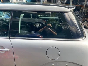 Mini One Cooper 2006-2011 n/s-passenger rear quarter glass window - breaking 363 - Picture 1 of 7