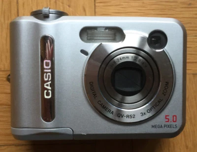 CASIO Digitalkamera QV-R52 Silber - nur Netzbetrieb möglich - Bild 1 von 4