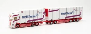 HERPA - SCANIA CR 20 HD 6x2 con rimorchio a 5 assi SALONEN NORDIC THERMO - 1/... - Foto 1 di 1