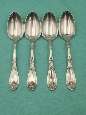 "Lote de 4 cucharas para servir Rogers LA Vigne 1881 plateado patrón de uvas 7 7/8"""  Foto 1 de 4