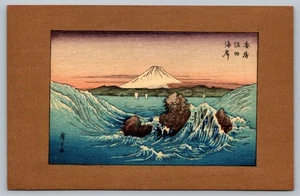 Cartolina d'epoca giapponese Ukiyo-e Mt. Fuji Waves di Watanabe Ginza - Foto 1 di 2