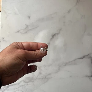 14 K Weißgold Schmetterling Ring 3,6 Gramm mit 42 Punkt Diamant Größe 7 1/2 - Bild 1 von 7