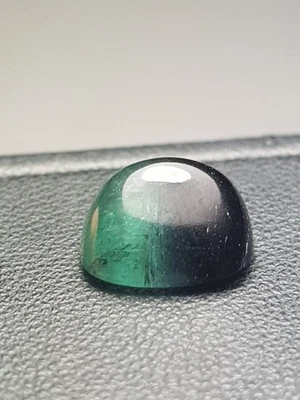 Cabina de turmalina bicolor azul natural de 3,85 quilates de Afganistán Foto 1 de 4