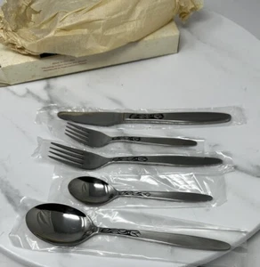 New Vintage Amefa Tulip Time Flatware Holland 5 piece Place Setting NOS in Box - Picture 1 of 14