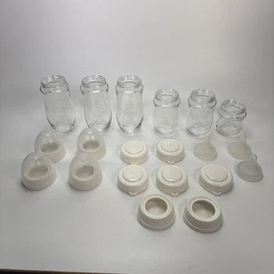 Lote de biberón de vidrio natural con (1) pezones de flujo medio y (2) lento Foto 1 de 4