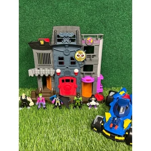 Imaginext Super Friends Gotham City PD Jail Penguin Playset with Figures - Picture 1 of 8