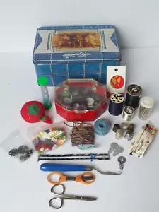 Artículos de costura de colección Royal Copenhagen lata con botones de 1 libra esterlina y varios artículos - Imagen 1 de 23