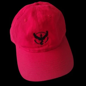 Pokemon Go Team Valor Cappellino Tinta Unita Rosso Regolabile Grande X Morbido Cotone Nero Logo - Foto 1 di 10