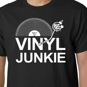 Vinyl Junkie T-Shirt MUSIK LP RECORDS DJ PLATTENSPIELER KISTENGRÄBER SLOGAN GEBURTSTAG - Bild 1 von 2