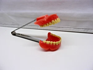 GEBÄCKZANGE GEBISS ZANGE LÄNGE 18cm - Bild 1 von 2