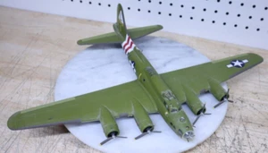 Corgi 1/72 B-17 Flying Fortress SWEET AND LOVELY Limited Edition Diecast Model - Picture 1 of 16