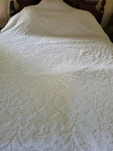 Vintage Twin weiße Chenille Tagesdecke wunderschön 102x80 mit Fransen 3 Seiten - Bild 1 von 10