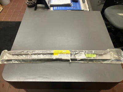 Nuevo de Lote Antiguo GM # 10405499 Retenedor de Alfombra Frontal Gris 97-05 Buick Century Regal Foto 1 de 4